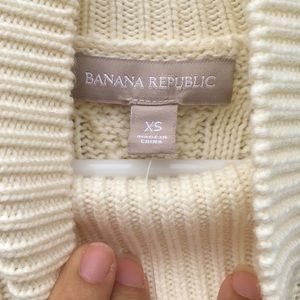 Banana Republic Sweaters - NWT Off white Banana republic cable knit sweater Banana Republic Sweaters - NWT Off white Banana republic cable knit sweater